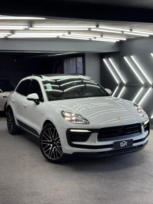 2024 Porsche Macan Turbo T