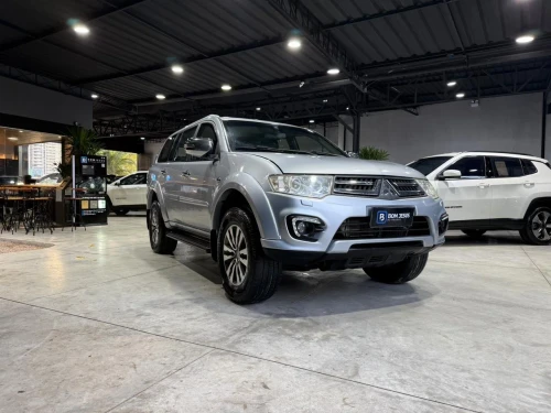 2018 Mitsubishi Pajero HPE 4X4 7 Lugares Turbo Intercooler